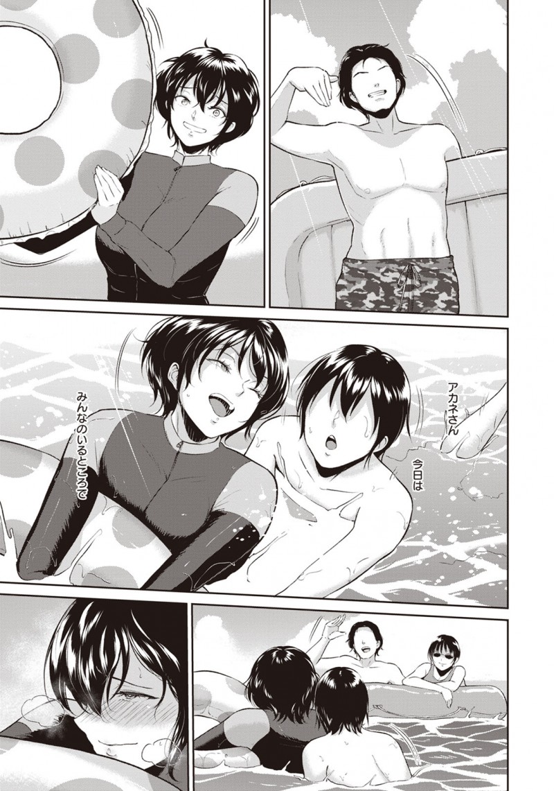 誰にも内緒で叔母と付き合っている少年が海に行くことになったが、叔母が青年会の大人と楽しそうに話しているのを見て嫉妬してしまうが、二人で抜け出して茂みで激しくいちゃラブ中出しセックスする♡