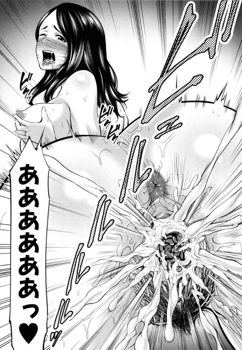 【エロ漫画】小遣い稼ぎに生パンツを売ろうとするムチムチ巨乳人妻。SNSで徐々に本格的に売り始め、常連と直接会って大興奮され無理やり押し倒して何度も中出しセックス！快楽に溺れネット配信で激しく公開中出しセックスしてしまう！