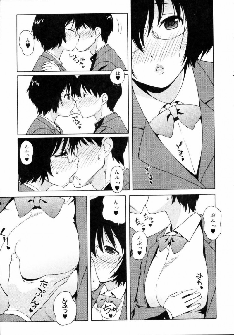 【エロ漫画】同級生の男子と2人きりの図書室でエッチな展開になった眼鏡JK。彼女は彼にディープキスしたり、乳首責めさせたりし、そのまま制服姿でイチャラブセックスする！